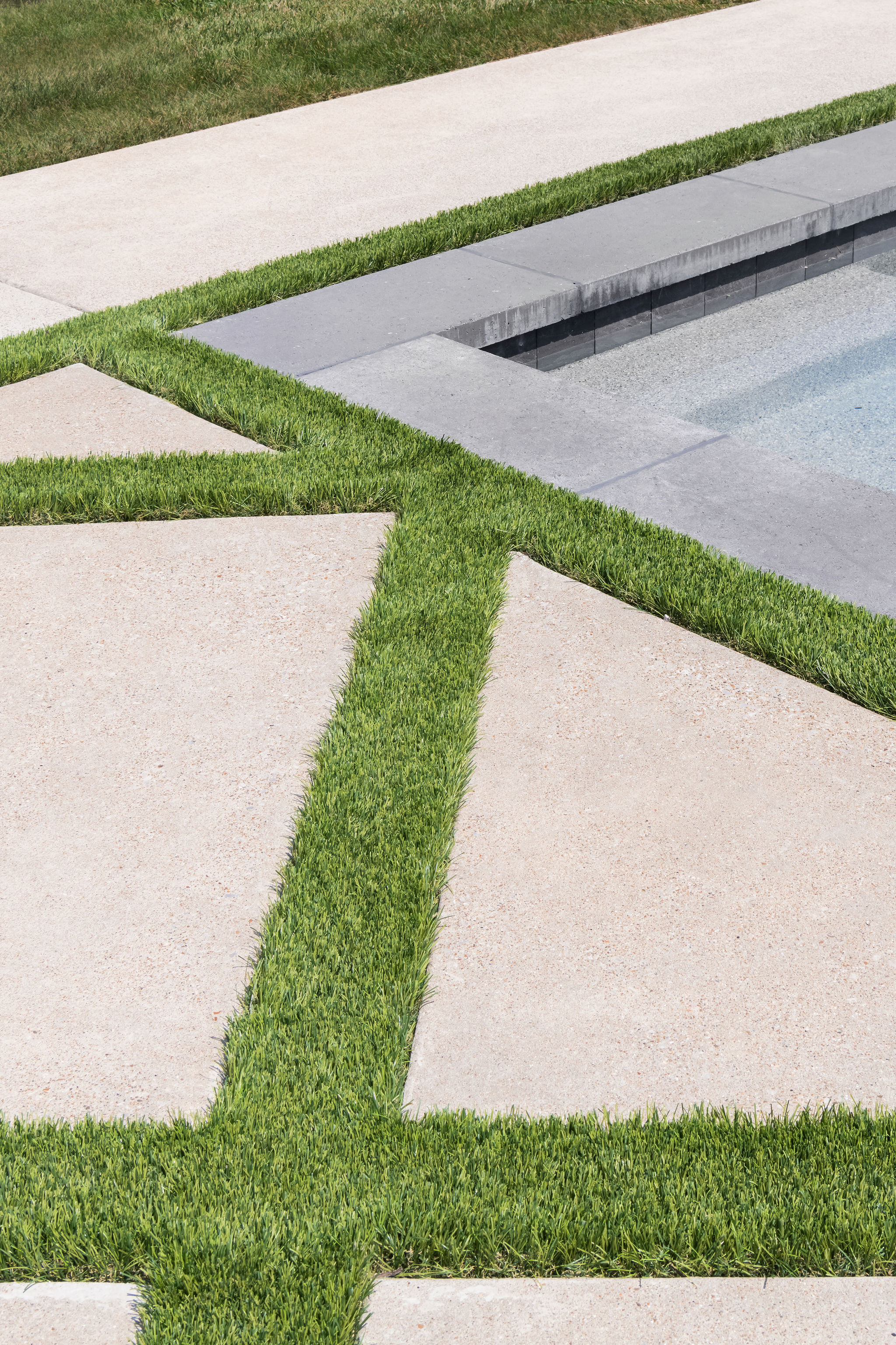 Close up of stone pavers used for patio by Milosi Landscapes.